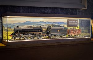 Signature Series O Gauge Rolling Road Illuminated Model Display Case